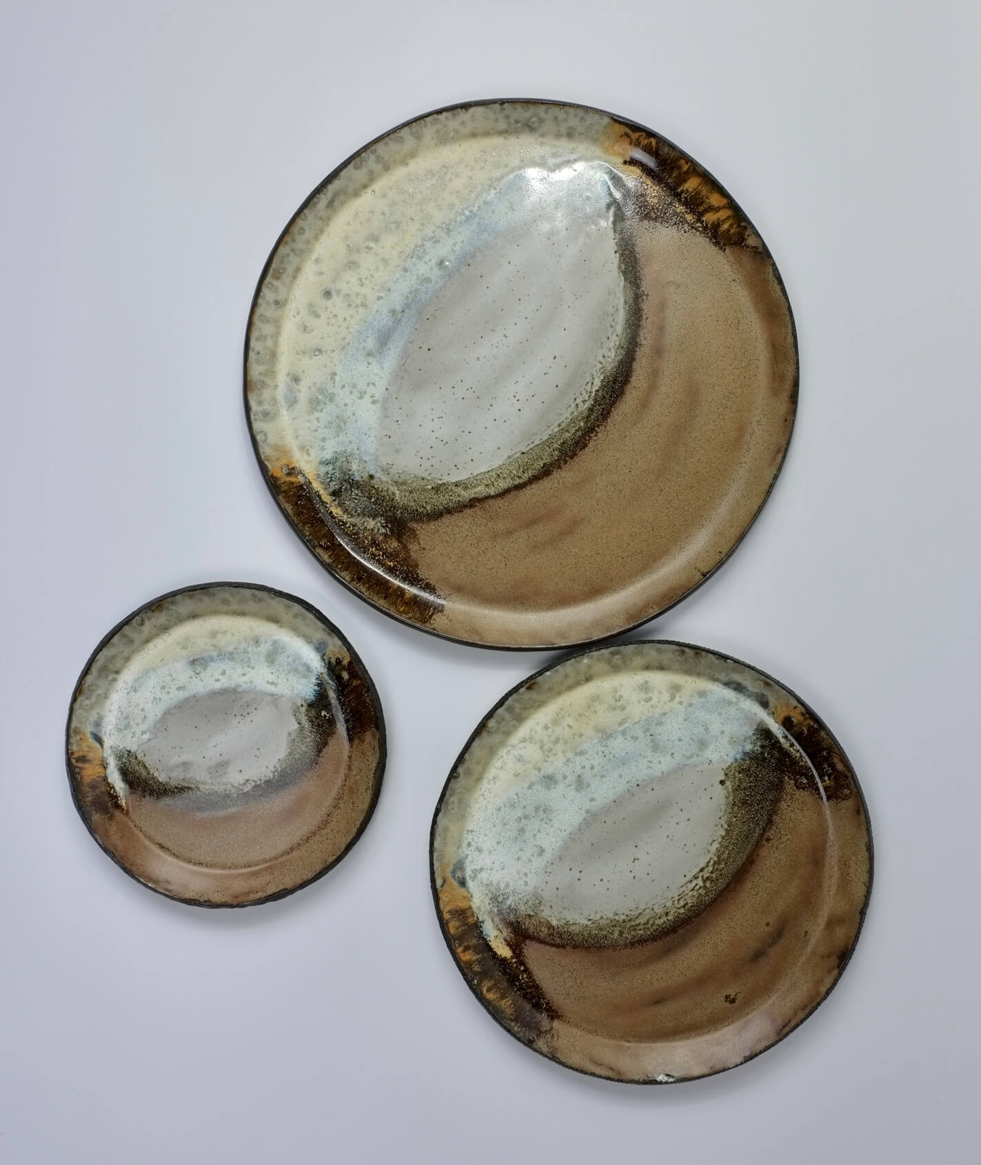 Large Brown Sea black clay plate